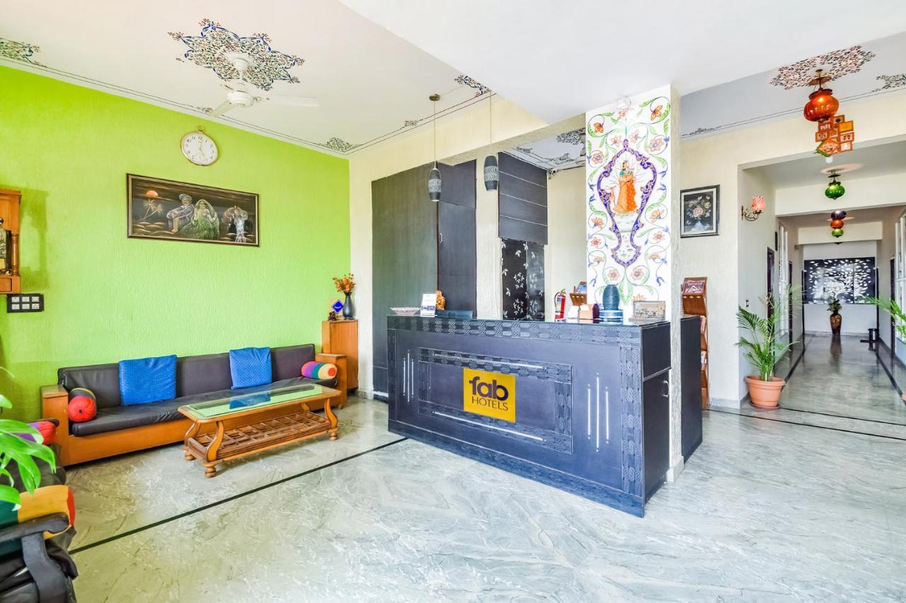 Fabhotel Everest International Udaipur Bagian luar foto