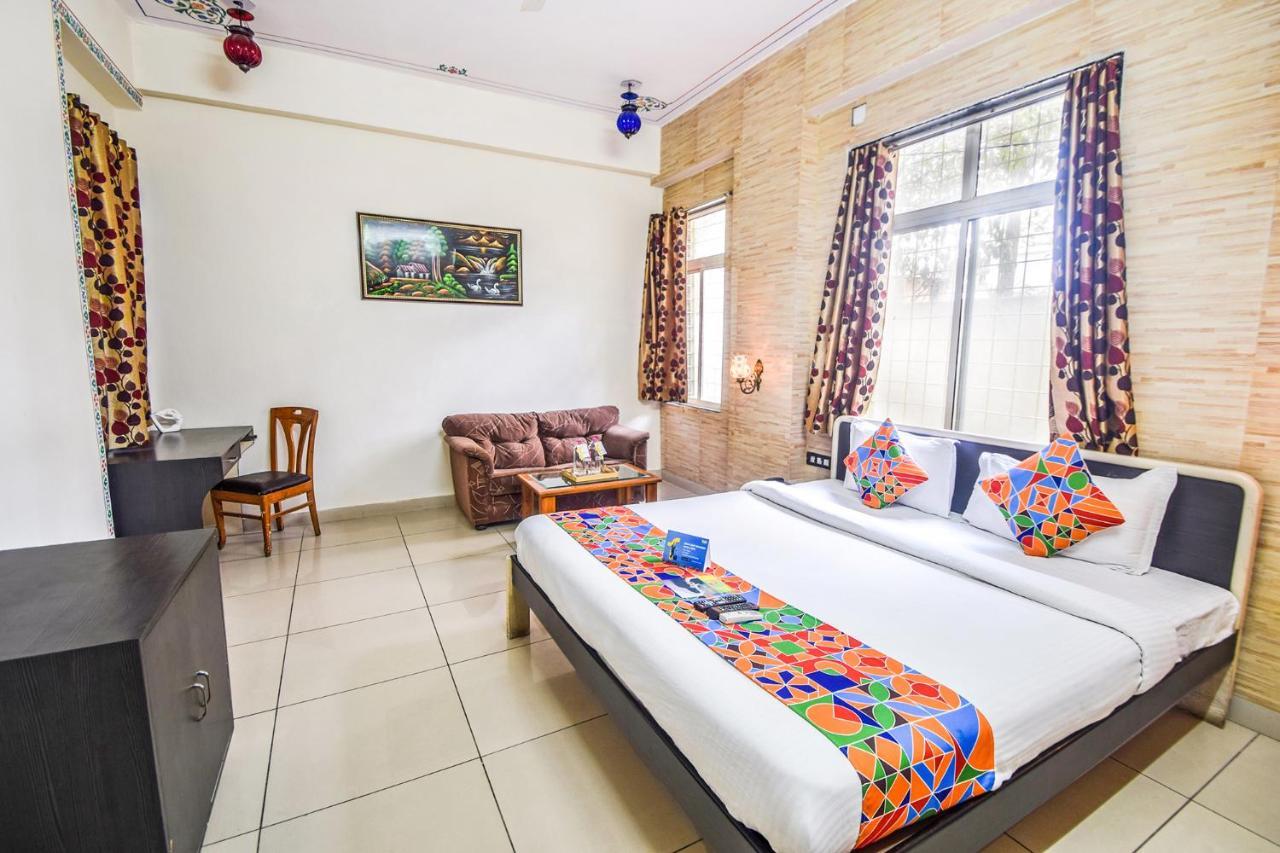 Fabhotel Everest International Udaipur Bagian luar foto